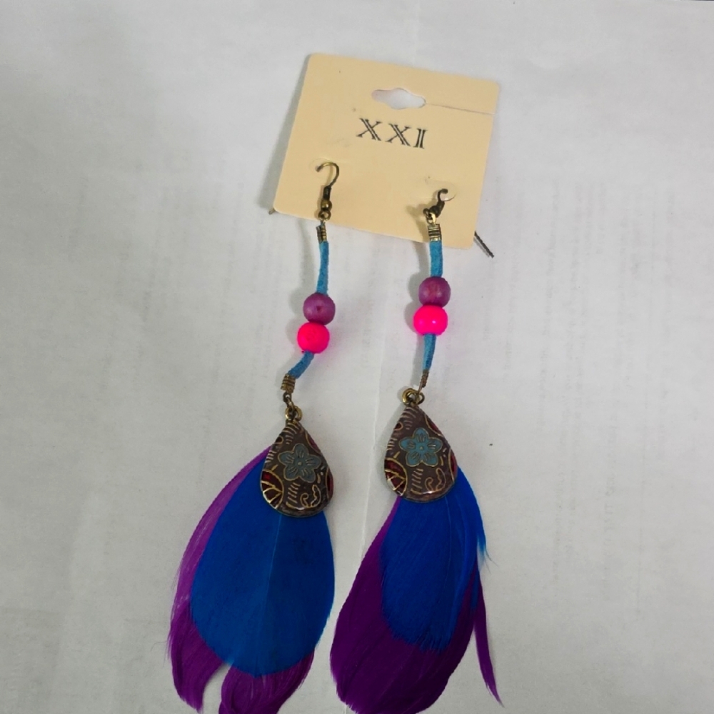 5/$25 Forever 21 Vibrant Feather Earrings with Pink Accents Nwot
